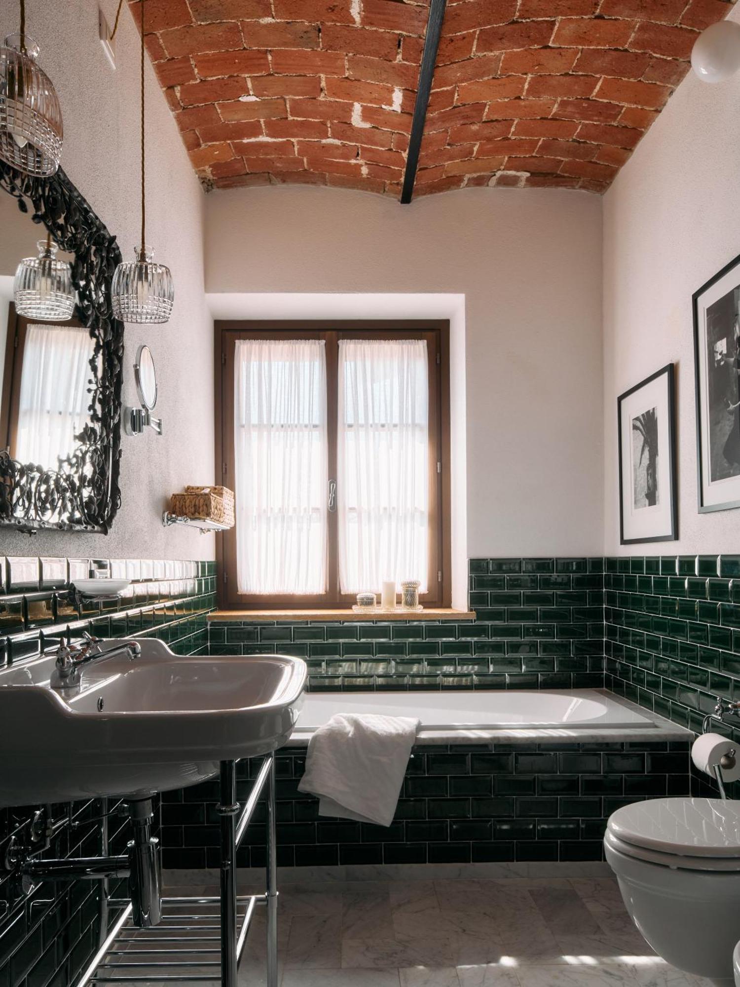 Deluxe Suite,1675916837:JPEG